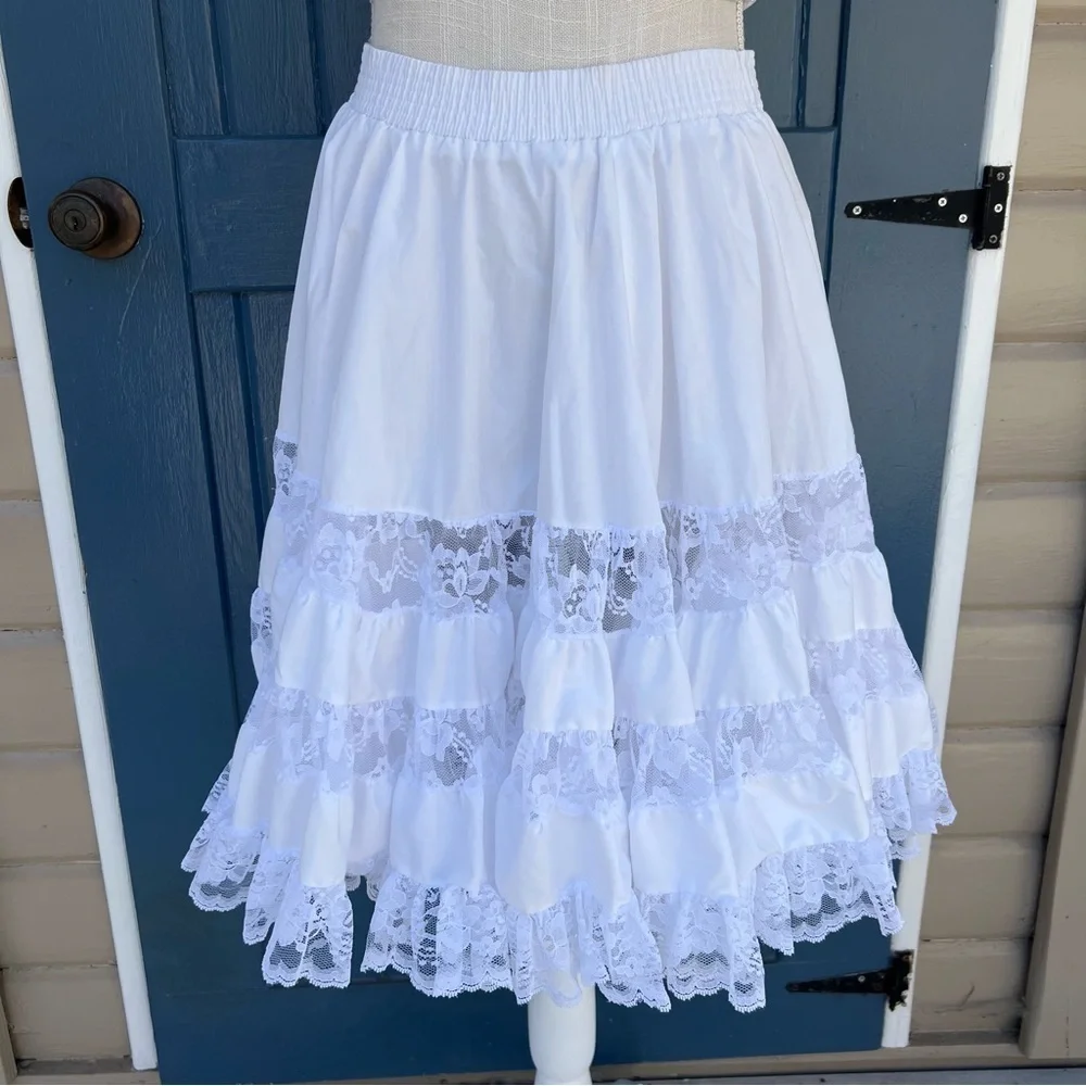 Vintage White Square Dance Full Round Dance Skirt white lace trimmed Women’s XS